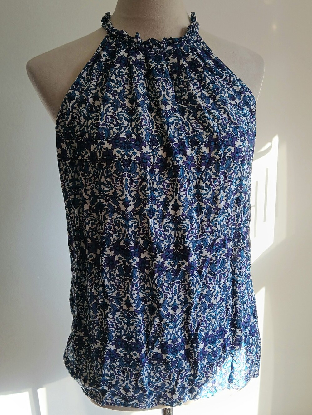 NWOT-Anne Carson-Blue/purple Paisley-Halter-Sleeveless Blouse-Size Small